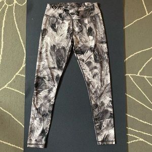 B&W feather leggings